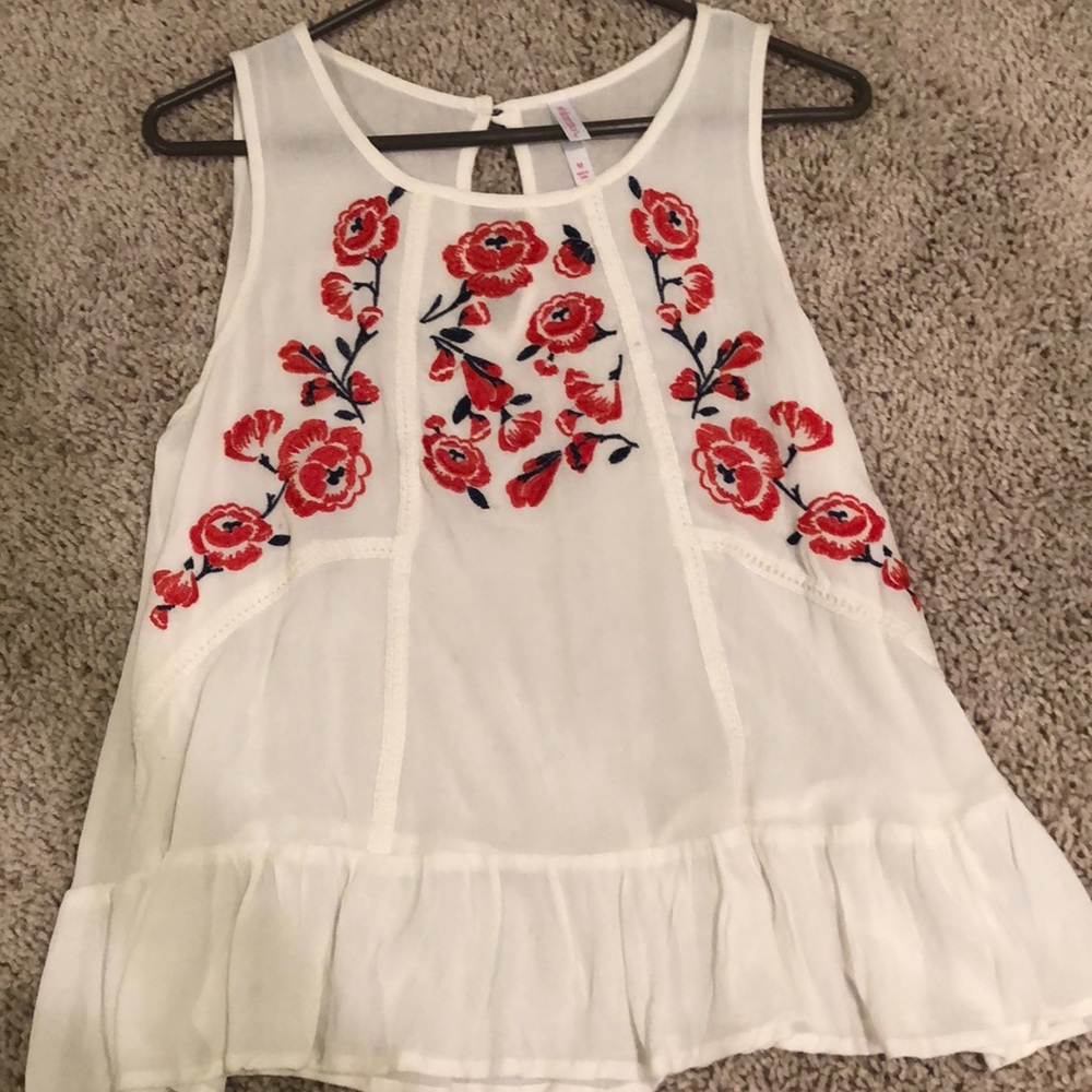 -White Floral tank top